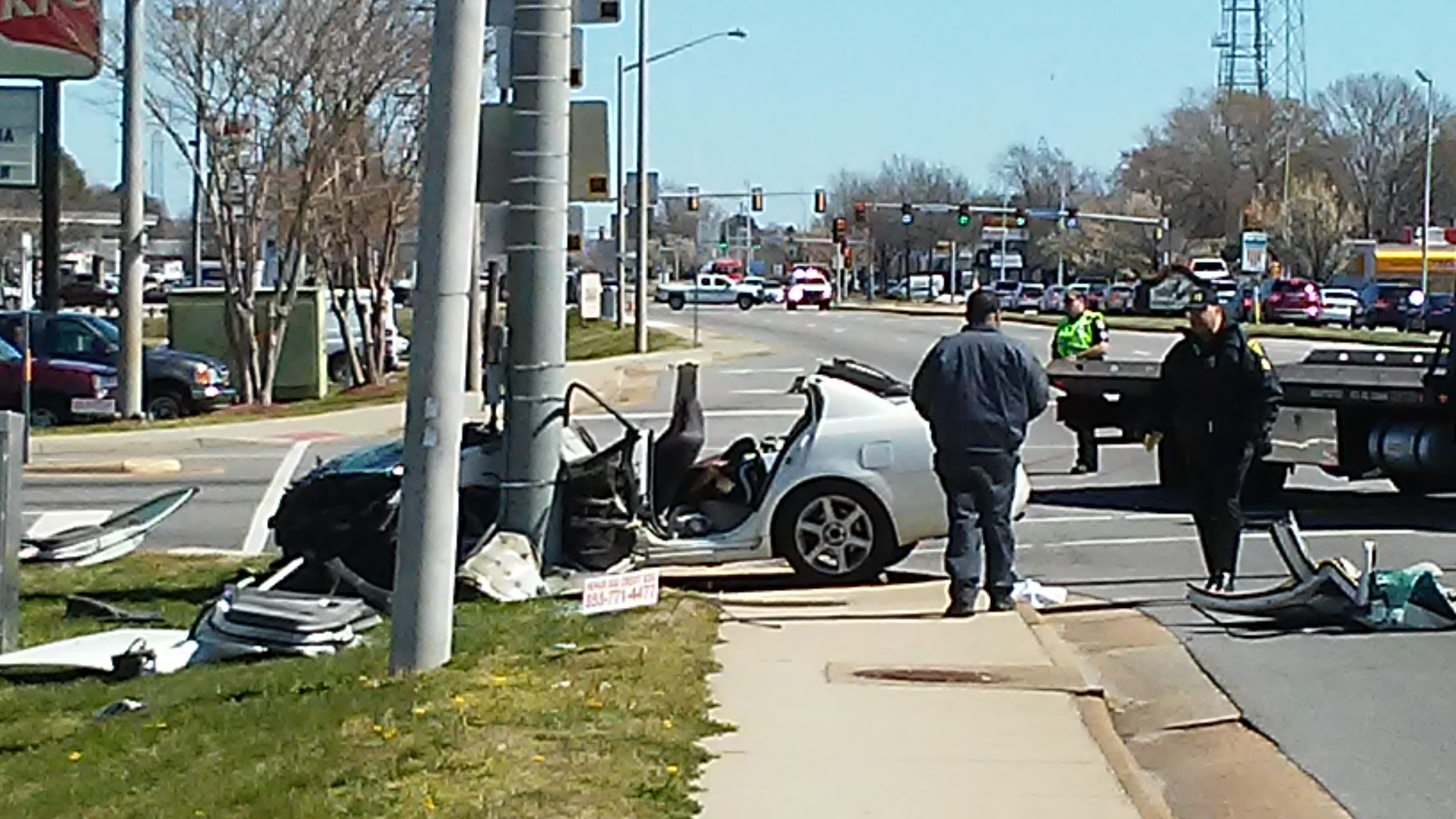 Two injured in car crash on Mercury Blvd in Newport News